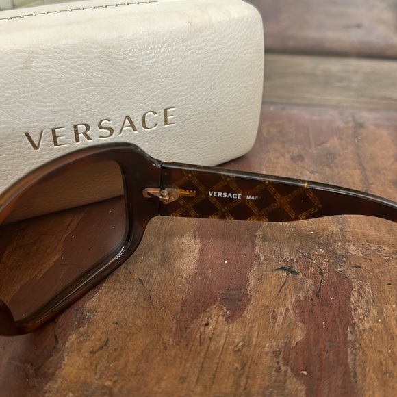Versace sunglasses - Picture 4 of 5